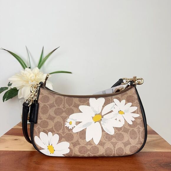 NWT Coach Teri Shoulder‎ Bag In Signature Canvas With Floral Print - Picture 4 of 10